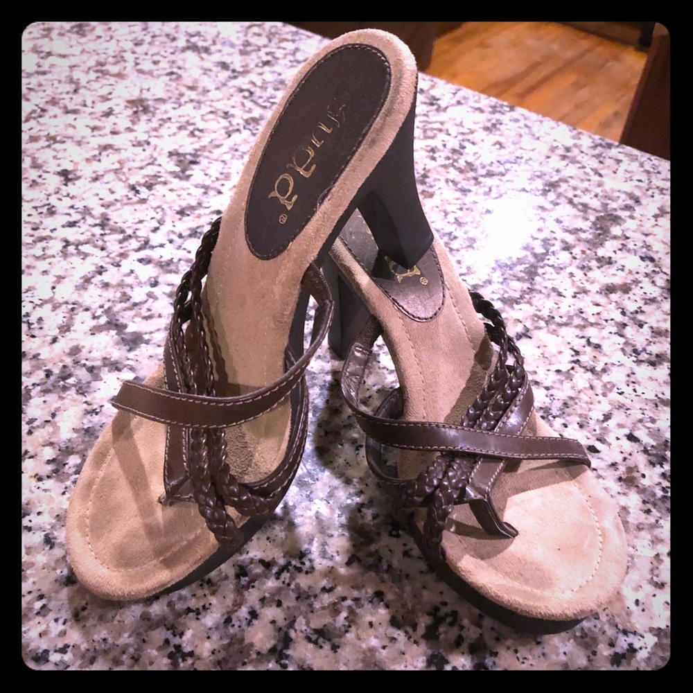 Causal high heels!